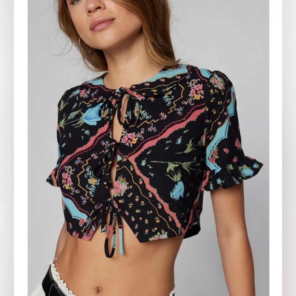 Urban Outfitters Blue Kimchi Floral Tie-Front Crop Top - Black and Blue Size XS